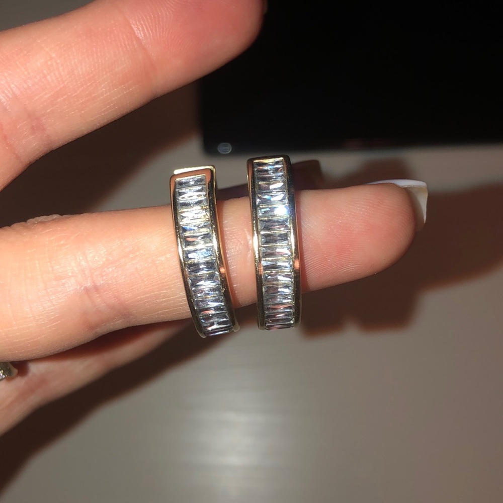 Kendra Scott clasp earrings